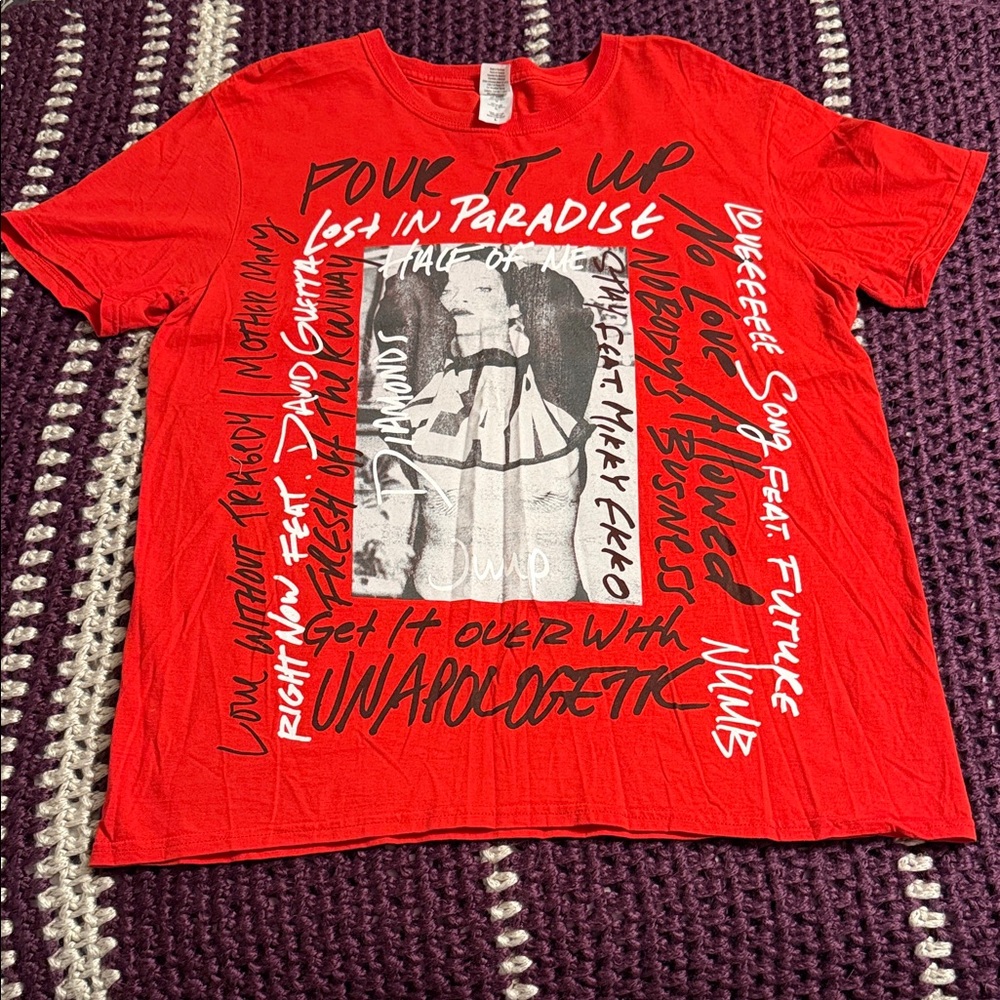 Rihanna 2013 tour shirt - Gildan Softstyle Red T-Shirt